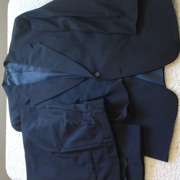 Hart Schaffner Marx Gold Trumpeter Other - Hart Schaffner Marx Gold Trumpeter Black + Blue Pinstripe Suit  41R